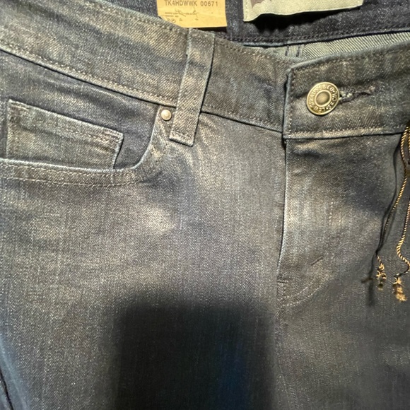 Flare Leg Levi’s - Picture 5 of 7